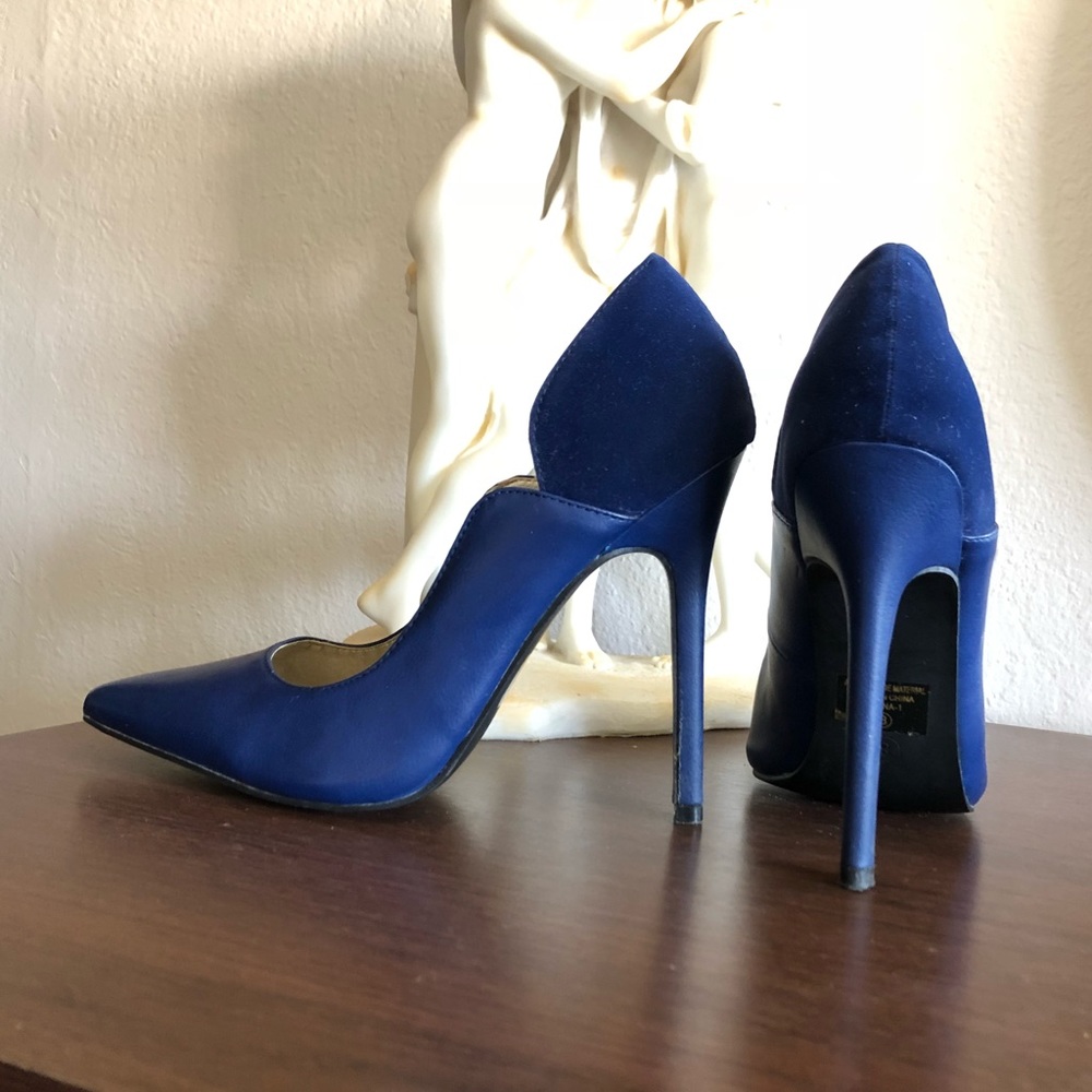 Navy blue patent leather heels with velvet accent